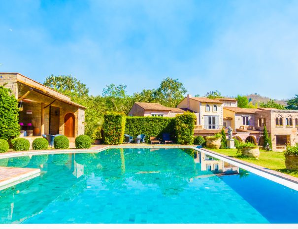 backyard-water-contemporary-architecture-sky-min