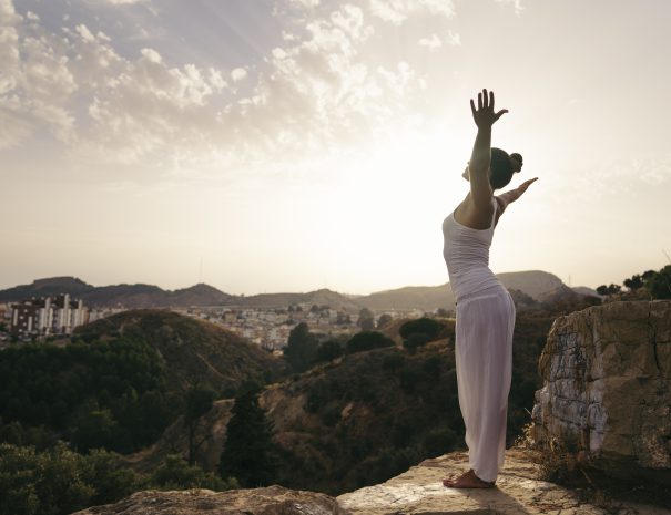 yoga-countyside-sunset-min